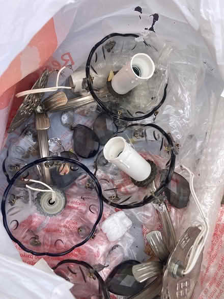 Photo of free Gorgeous, small glass chandelier (Foothill Boulevard Cupertino) #1