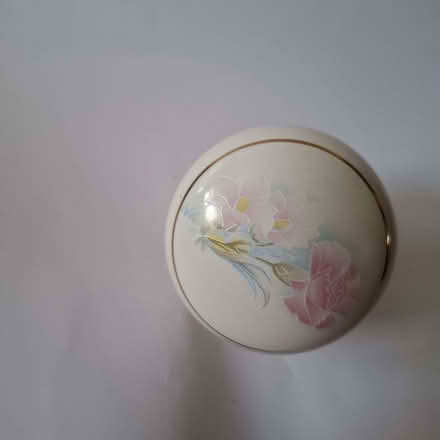 Photo of free vintagey floral doorknob (Emmbrook RG41) #1