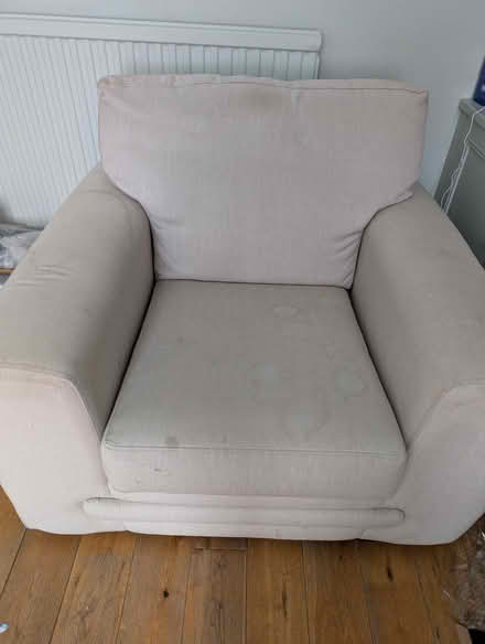Photo of free Single seater sofa/armchair (Tolworth KT6) #1