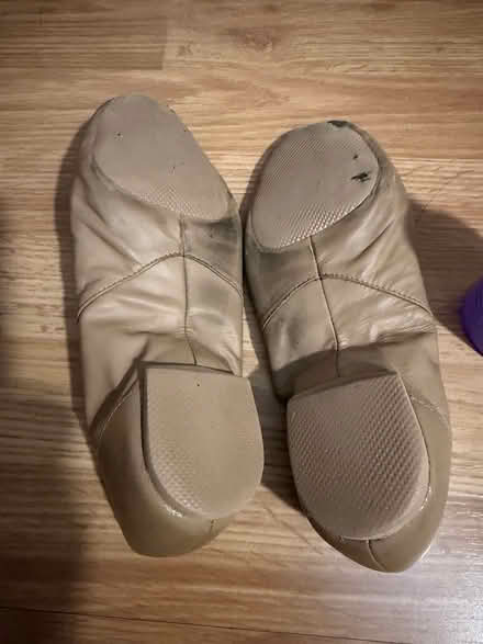 Photo of free Jazz shoes size 8 (Sunnyvale (Wolfe)) #2