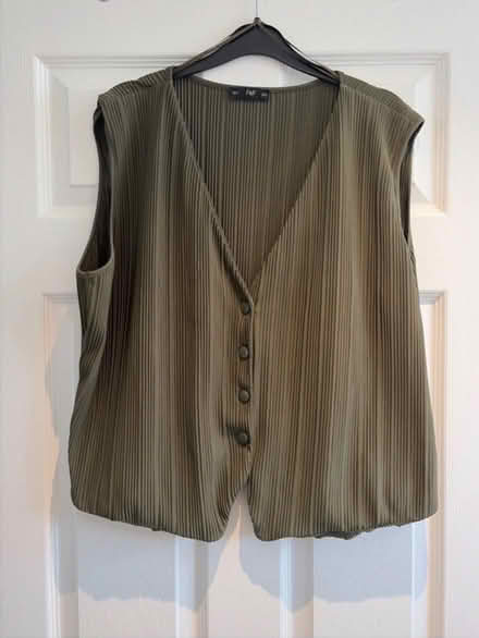 Photo of free Size 20 f&f (Park street st albans AL2) #1