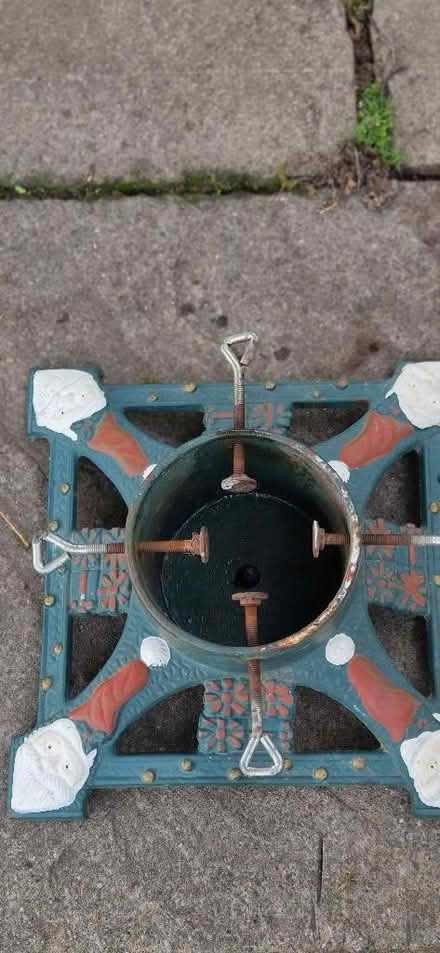 Photo of free Christmas tree stand (Owlpen GL11) #2