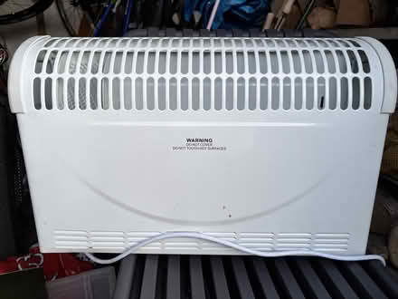 Photo of free Kingfisher ch-2000m Electric heater - feet missing (Old Coulsdon CR5) #1