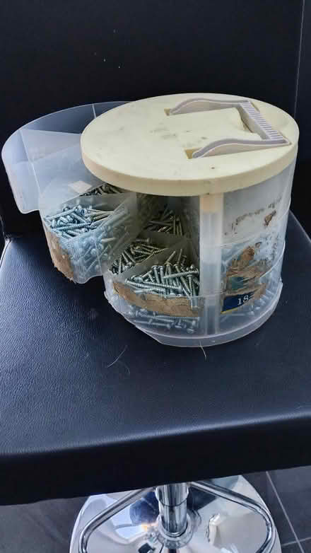 Photo of free Screws galore & some washers (Ruislip HA4) #4
