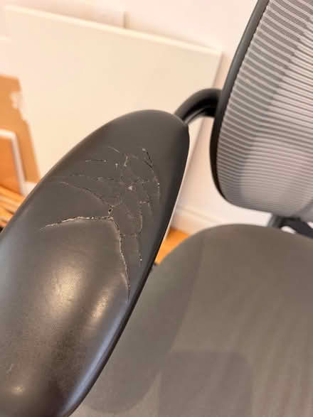 Photo of free Humanscale Liberty Task Chair (Highbury N5) #3