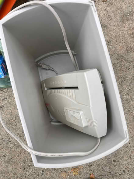 Photo of free Paper shredder (Foothill Boulevard Cupertino) #1