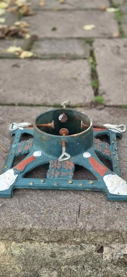 Photo of free Christmas tree stand (Owlpen GL11) #1