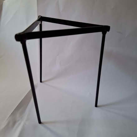 Photo of free triangular stand (Emmbrook RG41) #1
