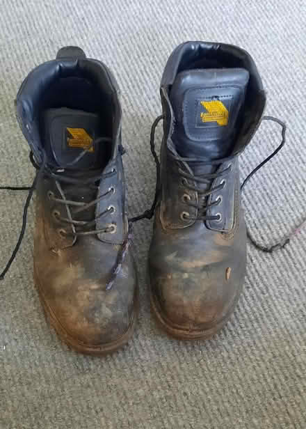 Photo of free Safety boots - Earth works - Size 10UK (Woodley RG6) #1