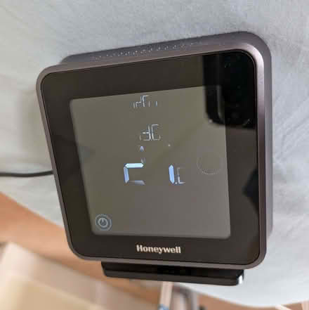 Photo of free Honeywell T6R Smart Thermostat - faulty display (Hersham KT12) #2