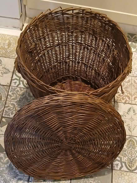 Photo of free Large vintage storage basket with lid + 2 handles (South Croydon CR2) #2