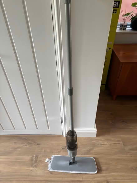 Photo of free Spray mop (Wigston Leicester LE18 4UL) #1