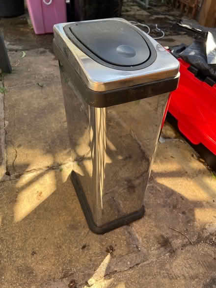 Photo of free Bin. Tall and narrow. Good quality. Good condition. (Lower Wolvercote OX2) #1