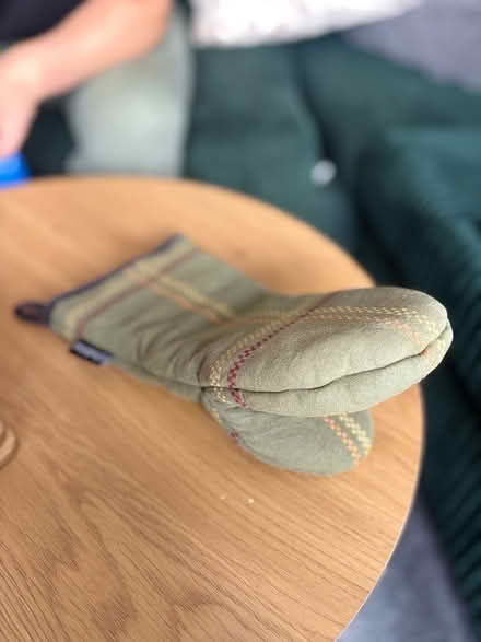 Photo of free Habitat Oven Glove (Kimberworth S61) #1
