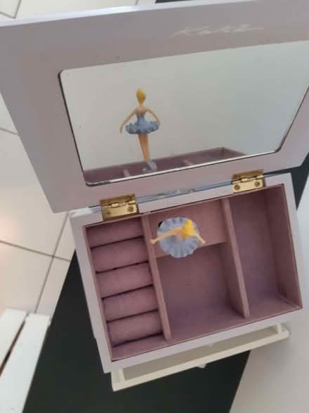 Photo of free Jewellery box (Saint George's CO2) #3