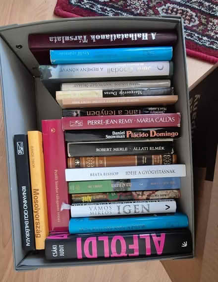 Photo of free Hungarian books (Bullsland gardens WD3) #1