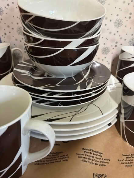 Photo of free plate set (Batheaston BA1) #1