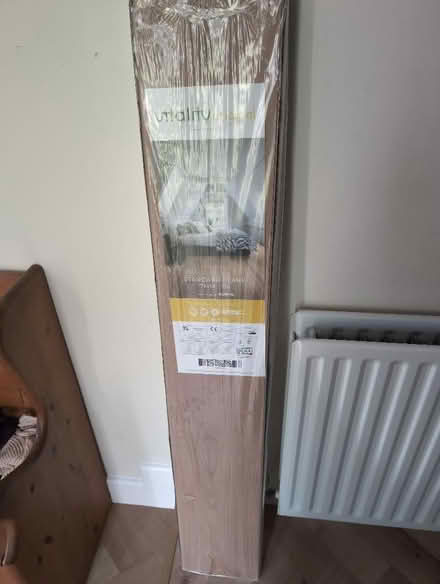 Photo of free Box (10 planks) blond oak laminate (Lower Green TN2) #1