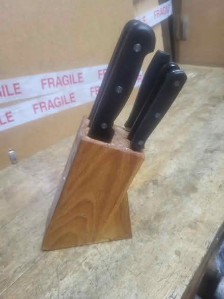 Photo of free Kitchen knife set in block (Sainsburys GL52) #1