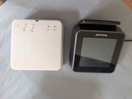 Photo of free Honeywell T6R Smart Thermostat - faulty display (Hersham KT12) #3