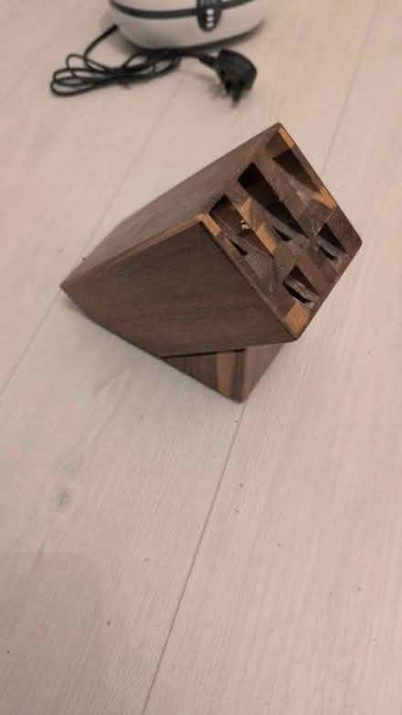 Photo of free Knife block (E6 5RN) #1
