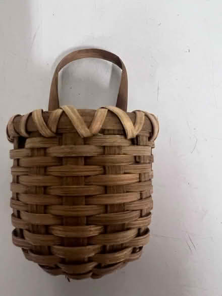 Photo of free Small wicker hanging basket (Sunnyvale - Ponderosa Park) #1