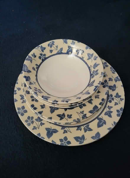 Photo of free x3 big plates x3 tea plates x3 bowl (WV11) #1