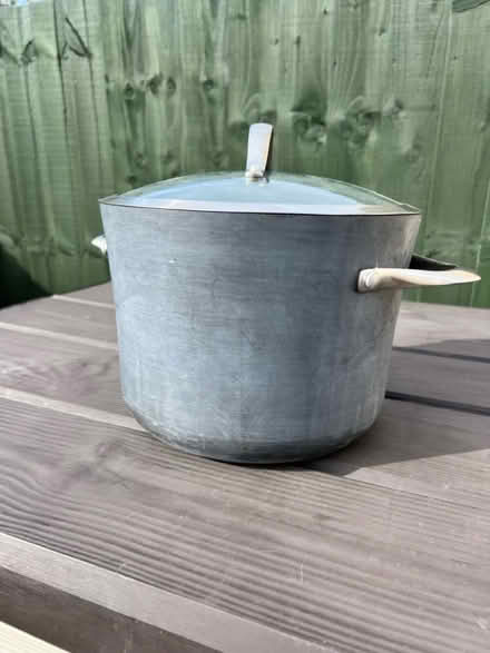 Photo of free Calphalon 8 qt Pot With Lid (Tetbury GL8) #2