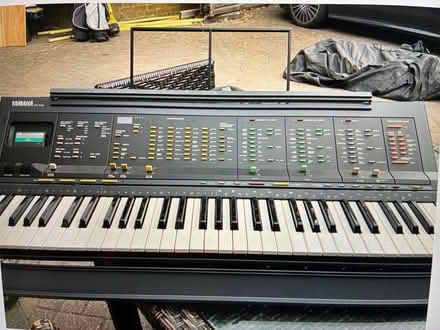 Photo of free Yamaha keyboard psr 6300 (Claygate KT10) #1