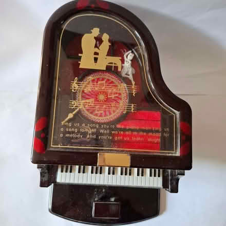 Photo of free musical piano jewellery box (Emmbrook RG41) #4