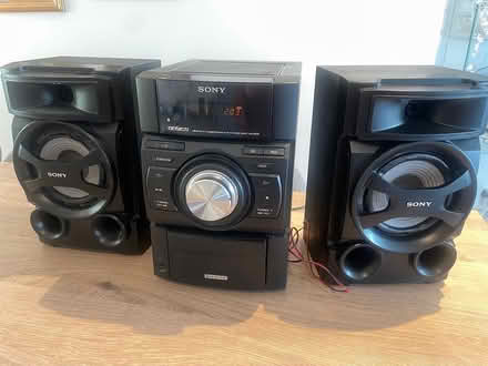 Photo of free Sony CD/iPod player (Westerton, Bearsden G61) #2