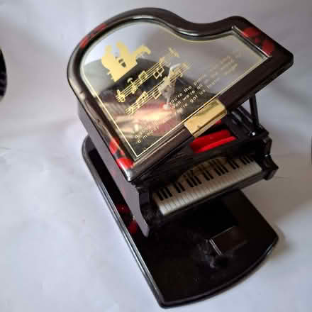 Photo of free musical piano jewellery box (Emmbrook RG41) #1