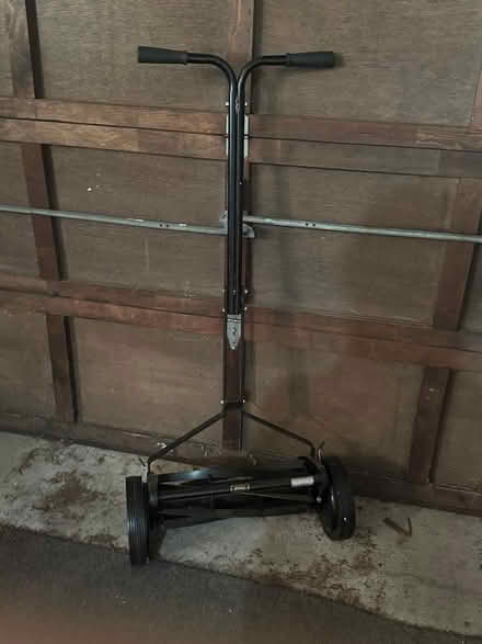 Photo of free push mower (Bellevue crossroads) #1