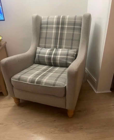 Photo of free 2 x armchairs Need gone today (Midsomer norton BA3) #1