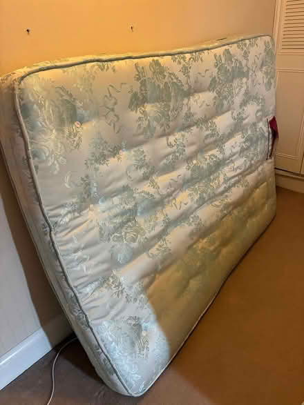Photo of free Lights, Mattresses and Beds (South Woodford E18) #2