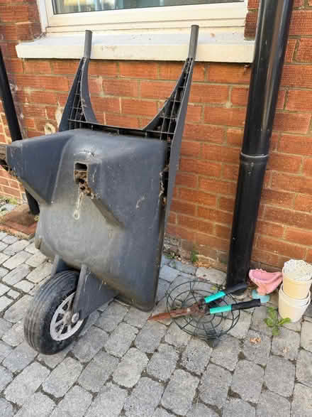 Photo of free Wheelbarrow, garden sheers, pots (Littlemore, OX4) #1