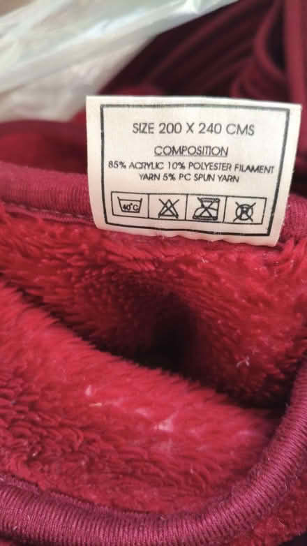 Photo of free Large fluffy warm blanket 200x240cm, VGC SE25 (South Norwood SE25) #3