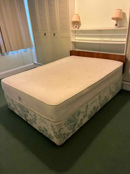 Photo of free Lights, Mattresses and Beds (South Woodford E18) #3