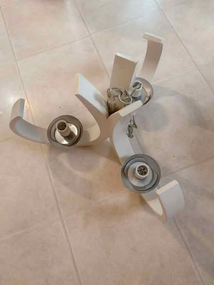 Photo of free celling light (Stopshop Somerset) #1