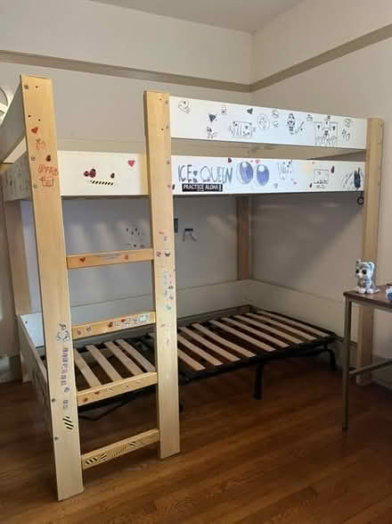 Photo of free Bunkbed ... platform bed (Oakland) #2