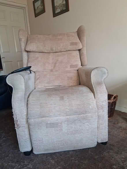 Photo of free Electric Recliner (AL4 0QF) #1