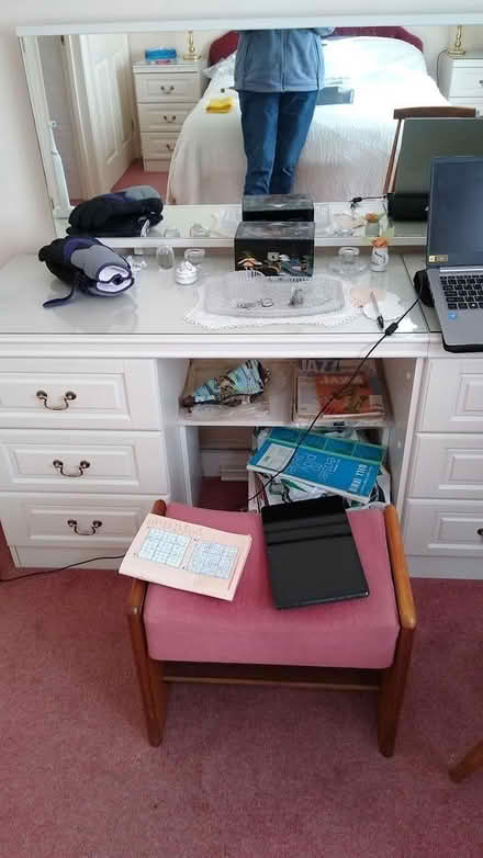 Photo of free Dressing table with mirror (16 boston close SK7) #1