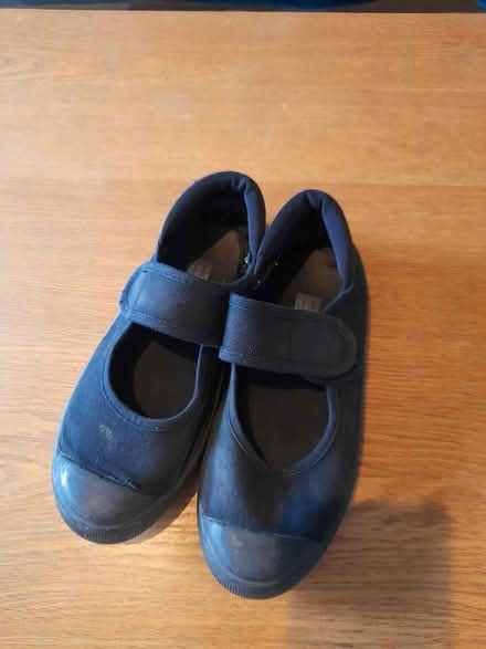 Photo of free School primsoles uk 3 and jumper (Liversedge WF15) #2