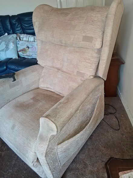 Photo of free Electric Recliner (AL4 0QF) #3
