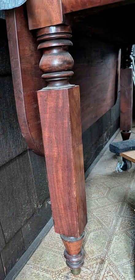 Photo of free nice dining room table (Anna st in Teaneck) #1