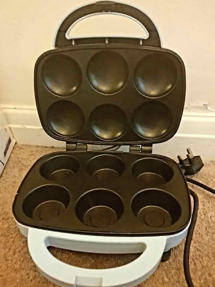 Photo of free Lakeland cupcake maker (Burneside LA9) #2