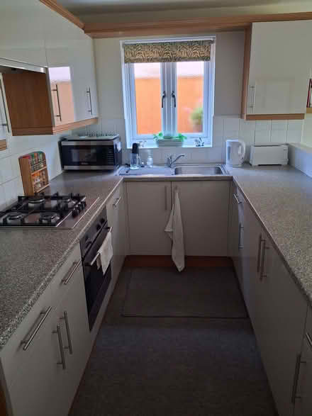 Photo of free Howdens fitted kitchen with Bosch integrated appliances (Nork SM7) #1