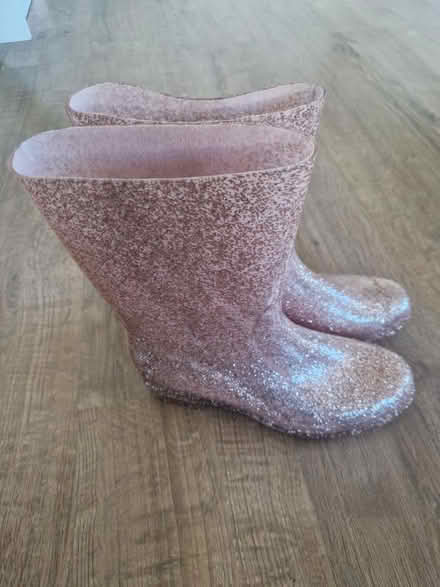 Photo of free Size 5 pink sparkly wellies (SE10) #2
