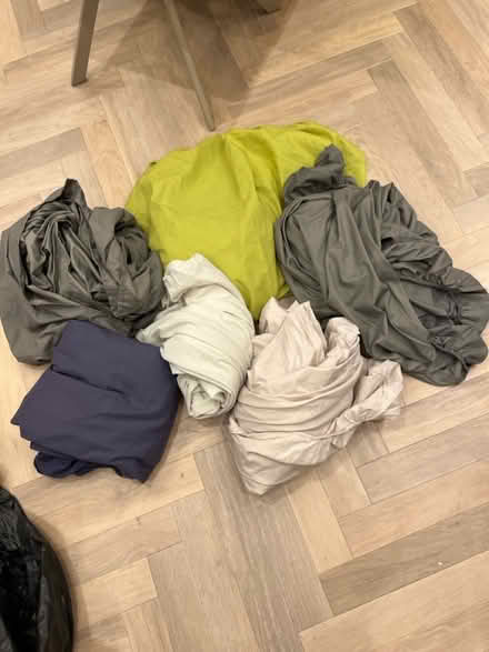 Photo of free 4double and 2 single fitted sheets (Old Winsdor SL4) #1