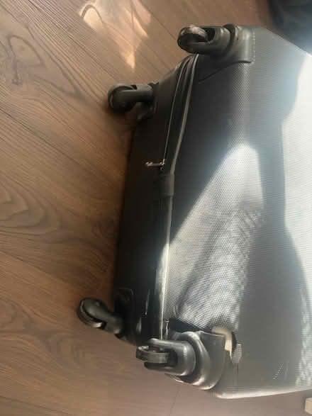 Photo of free luggage (Sutton SM2) #4